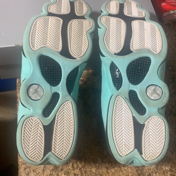 Men’s Jordan 13 retro black and Tiffany blue shoes. Size 12. - Picture 4 of 7